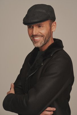 Elegantná čierna pánska zimná čiapka