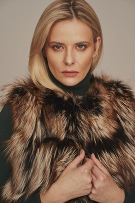 Kožušinová vesta vyrobená z prírodnej líščej kožušiny